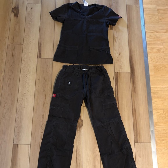 Dickies Other - Dickies scrub set!